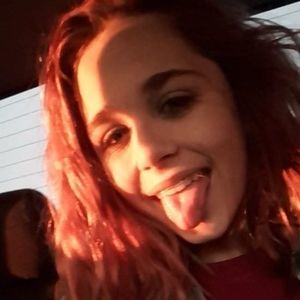 Meet your Posher, Elyssa